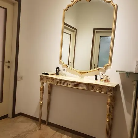 Big In Private Appartament, Close To The Station And Center Of Affittacamere *